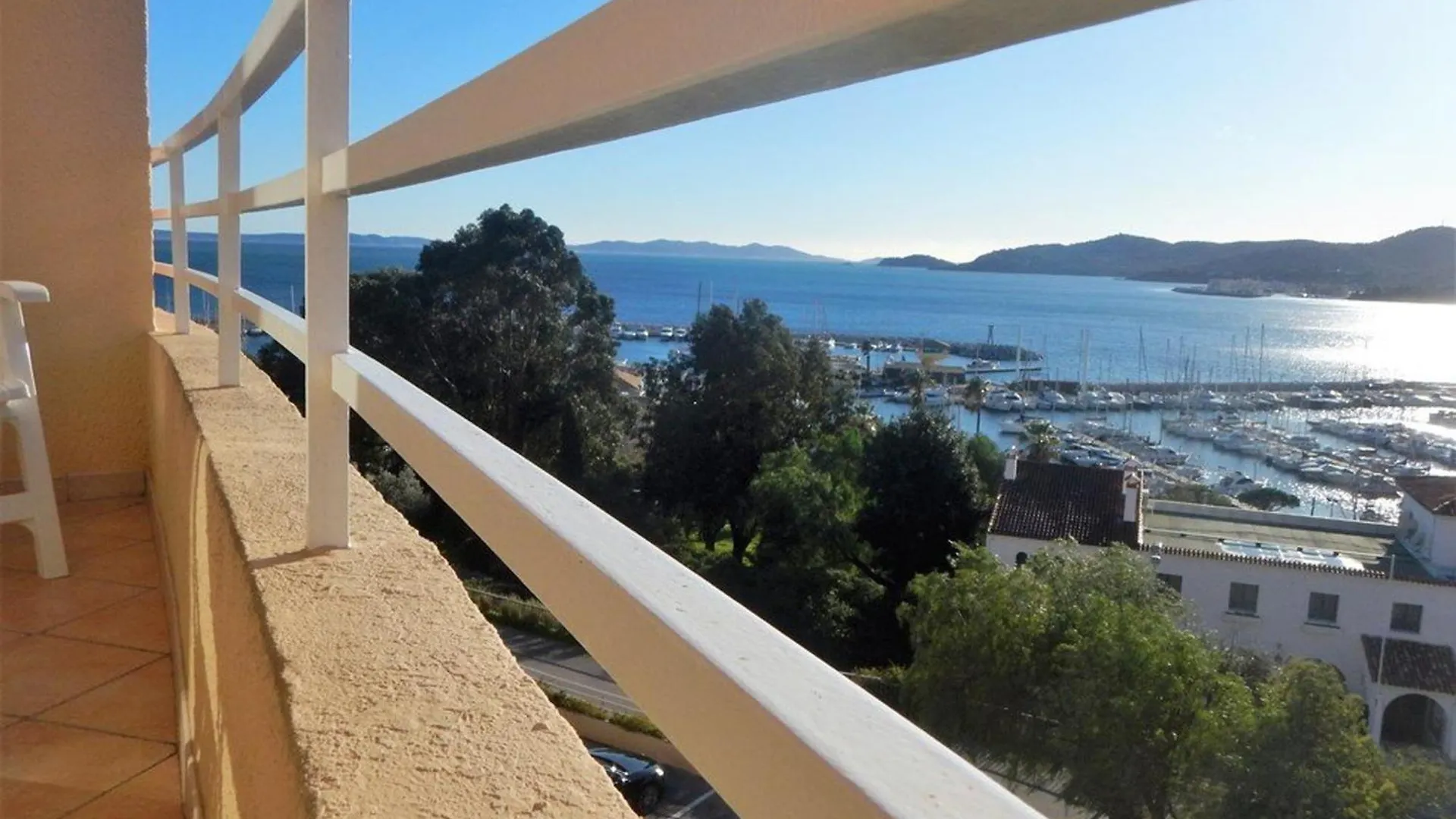 Apartment Appartement 2 Pieces, Terrasse, Proche Plage Et Centre, Le Lavandou - Fr-1-251-345