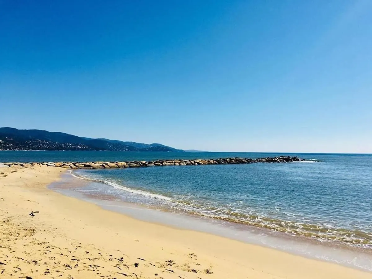 Appartement 2 Pieces, Terrasse, Proche Plage Et Centre, Le Lavandou - Fr-1-251-345 0*,  فرنسا